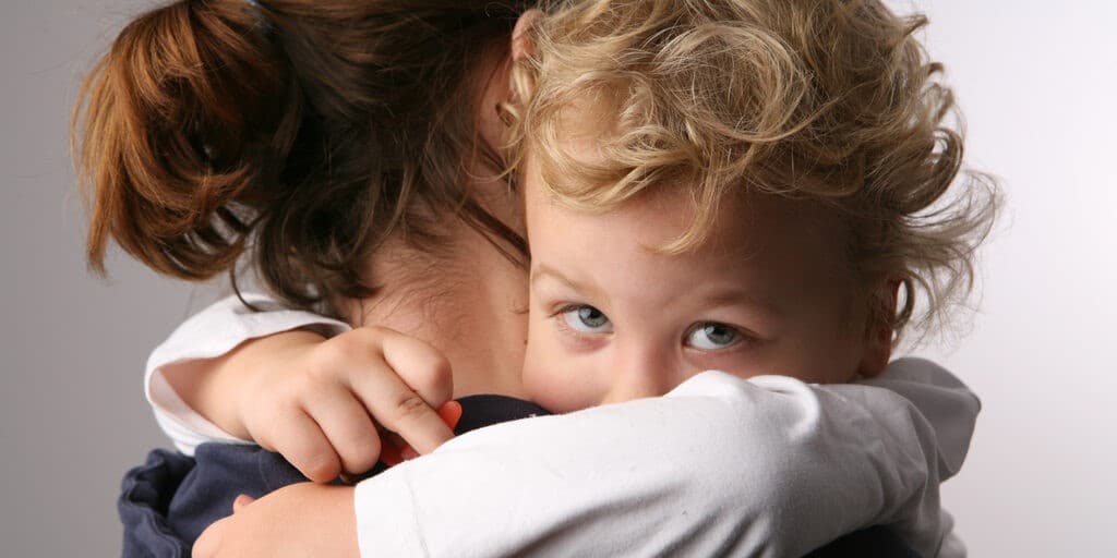 olowiane dzieci medycznie - dziekco przytula mamę